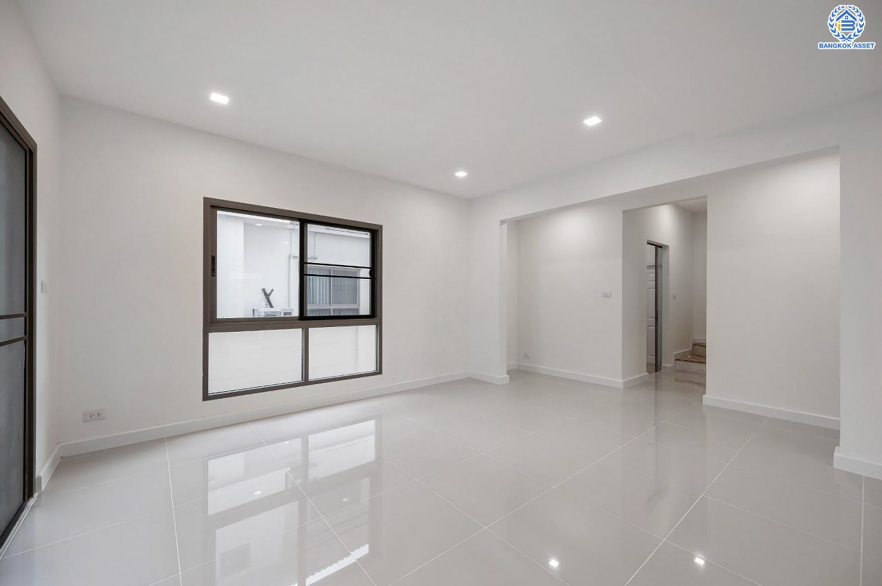 บ้านมือสองตกแต่งใหม่ โครงการ เพอร์เฟคเพลส แจ้งวัฒนะ-ปากเกร็ด เนื้อที่ 54 ตร.ว. ฟังก์ชัน 3 ห้องนอน 3 ห้องน้ำ จอดรถได้ 2 คัน รองรับทุกการอยู่อาศัย บนทำเลศักยภาพ ใกล้เซ็นทรัลแจ้งวัฒนะ รถไฟฟ้าสายสีชมพู "สถานีปากเกร็ด" และเชื่อมสู่แจ้งวัฒนะและทางด่วน "ศรีรัช"...